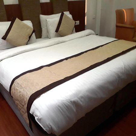 Airport Hotel Golden Bliss Near Delhi Airport Nova Deli Exterior foto