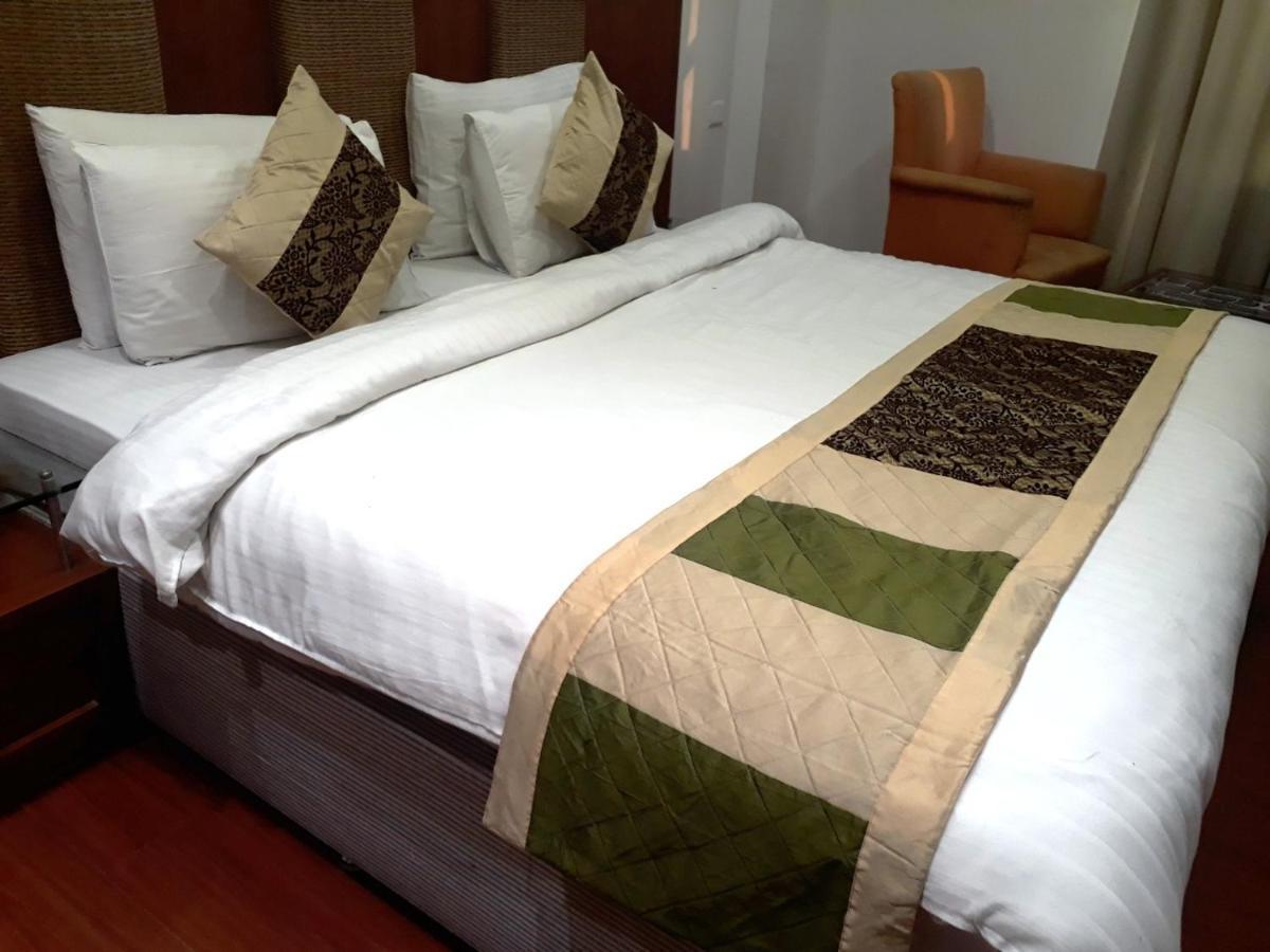 Airport Hotel Golden Bliss Near Delhi Airport Nova Deli Exterior foto