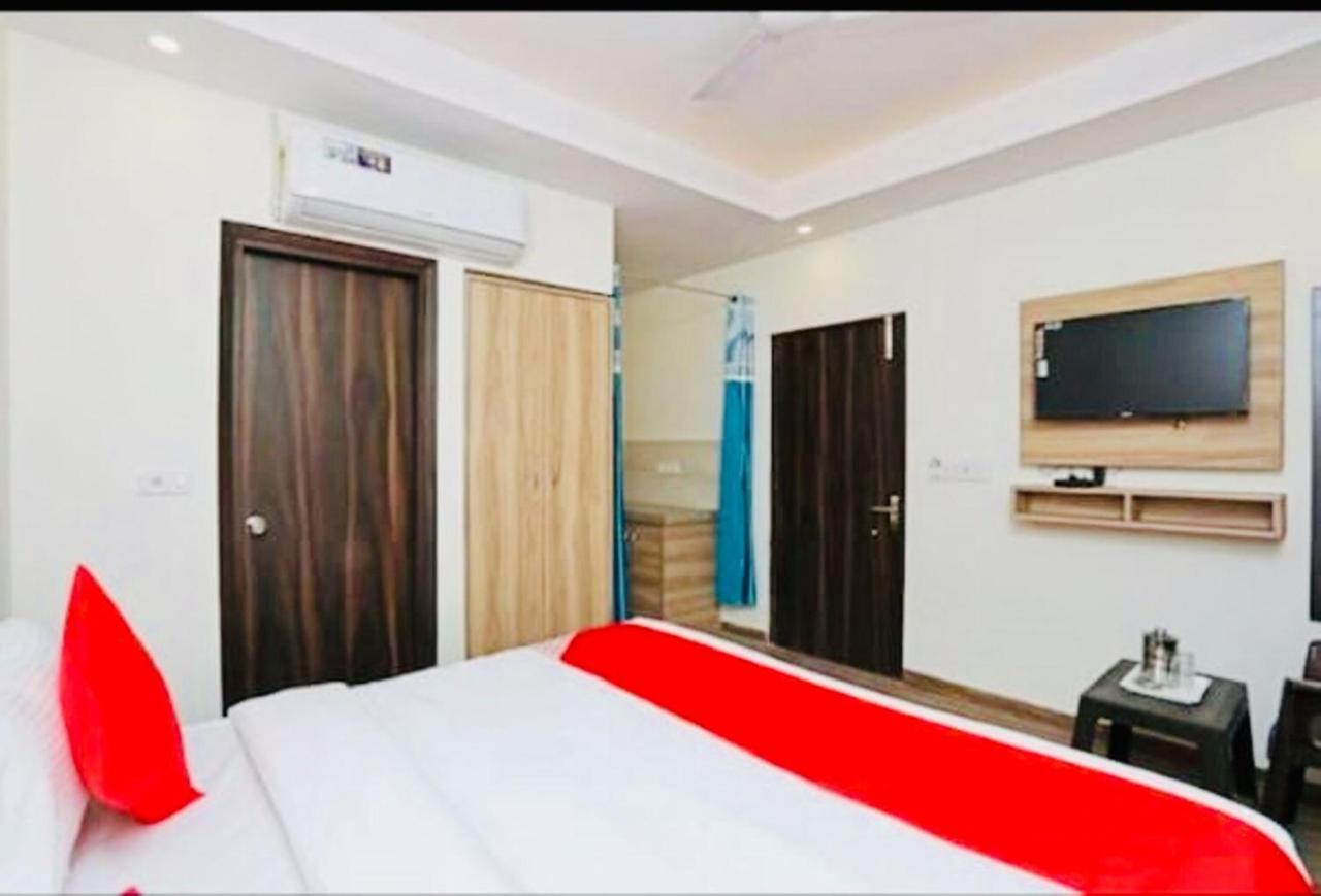 Airport Hotel Golden Bliss Near Delhi Airport Nova Deli Exterior foto