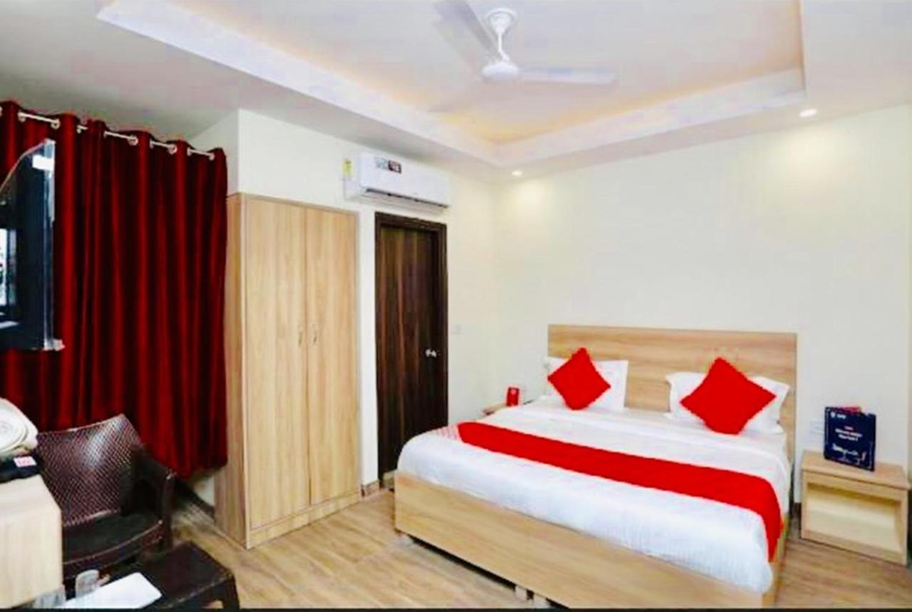 Airport Hotel Golden Bliss Near Delhi Airport Nova Deli Exterior foto