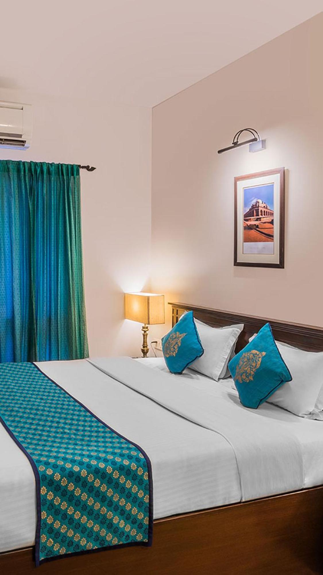 Airport Hotel Golden Bliss Near Delhi Airport Nova Deli Exterior foto